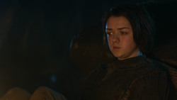 extant_GameOfThrones_3x04-KissedByFire_2684