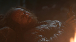 extant_GameOfThrones_3x04-KissedByFire_2686