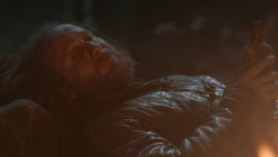 extant_GameOfThrones_3x04-KissedByFire_2687