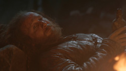extant_GameOfThrones_3x04-KissedByFire_2689