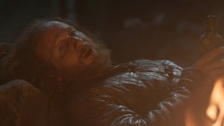 extant_GameOfThrones_3x04-KissedByFire_2690
