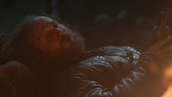 extant_GameOfThrones_3x04-KissedByFire_2691