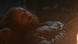 extant_GameOfThrones_3x04-KissedByFire_2699