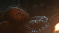 extant_GameOfThrones_3x04-KissedByFire_2704