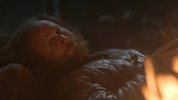 extant_GameOfThrones_3x04-KissedByFire_2705