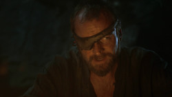extant_GameOfThrones_3x04-KissedByFire_2756