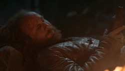 extant_GameOfThrones_3x04-KissedByFire_2770
