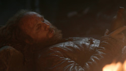 extant_GameOfThrones_3x04-KissedByFire_2771