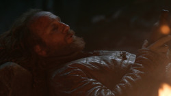 extant_GameOfThrones_3x04-KissedByFire_2772