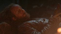 extant_GameOfThrones_3x04-KissedByFire_2775