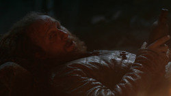 extant_GameOfThrones_3x04-KissedByFire_2776