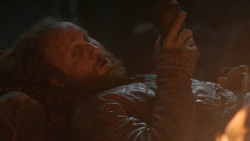 extant_GameOfThrones_3x04-KissedByFire_2778