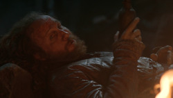extant_GameOfThrones_3x04-KissedByFire_2779