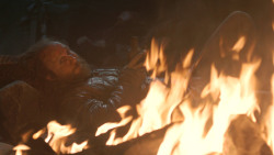 extant_GameOfThrones_3x04-KissedByFire_2791
