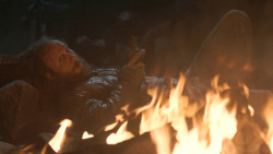 extant_GameOfThrones_3x04-KissedByFire_2793