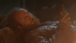 extant_GameOfThrones_3x04-KissedByFire_2800