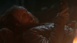 extant_GameOfThrones_3x04-KissedByFire_2833