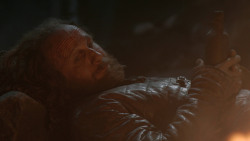 extant_GameOfThrones_3x04-KissedByFire_2857