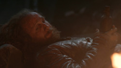 extant_GameOfThrones_3x04-KissedByFire_2860