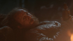 extant_GameOfThrones_3x04-KissedByFire_2891