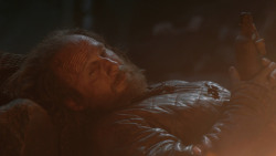 extant_GameOfThrones_3x04-KissedByFire_2915