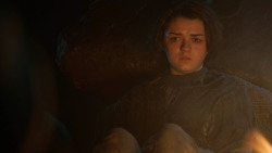 extant_GameOfThrones_3x04-KissedByFire_2934