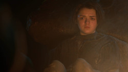 extant_GameOfThrones_3x04-KissedByFire_2936