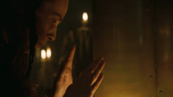 extant_GameOfThrones_3x04-KissedByFire_2957