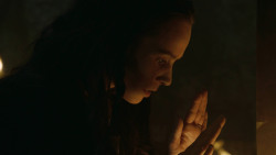 extant_GameOfThrones_3x04-KissedByFire_2966