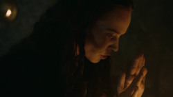 extant_GameOfThrones_3x04-KissedByFire_2970