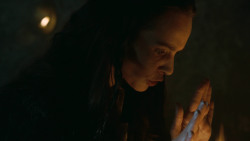 extant_GameOfThrones_3x04-KissedByFire_2972