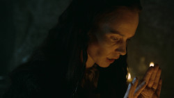 extant_GameOfThrones_3x04-KissedByFire_2979