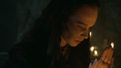 extant_GameOfThrones_3x04-KissedByFire_2985