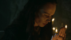 extant_GameOfThrones_3x04-KissedByFire_2987