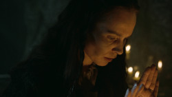 extant_GameOfThrones_3x04-KissedByFire_2988