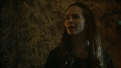 extant_GameOfThrones_3x04-KissedByFire_3010