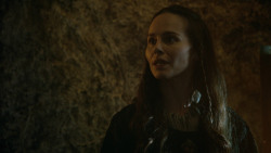 extant_GameOfThrones_3x04-KissedByFire_3013