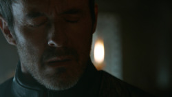 extant_GameOfThrones_3x04-KissedByFire_3200
