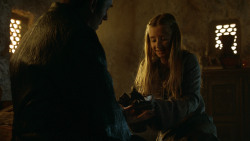 extant_GameOfThrones_3x04-KissedByFire_3428
