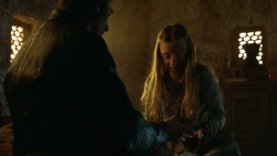extant_GameOfThrones_3x04-KissedByFire_3442