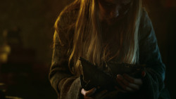 extant_GameOfThrones_3x04-KissedByFire_3489