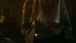 extant_GameOfThrones_3x04-KissedByFire_3490