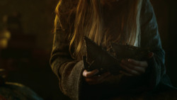 extant_GameOfThrones_3x04-KissedByFire_3492