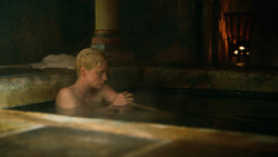 extant_GameOfThrones_3x04-KissedByFire_3523