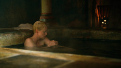 extant_GameOfThrones_3x04-KissedByFire_3524