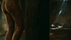 extant_GameOfThrones_3x04-KissedByFire_3570