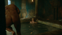 extant_GameOfThrones_3x04-KissedByFire_3578