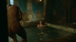 extant_GameOfThrones_3x04-KissedByFire_3579