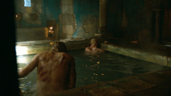 extant_GameOfThrones_3x04-KissedByFire_3583