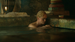 extant_GameOfThrones_3x04-KissedByFire_3593